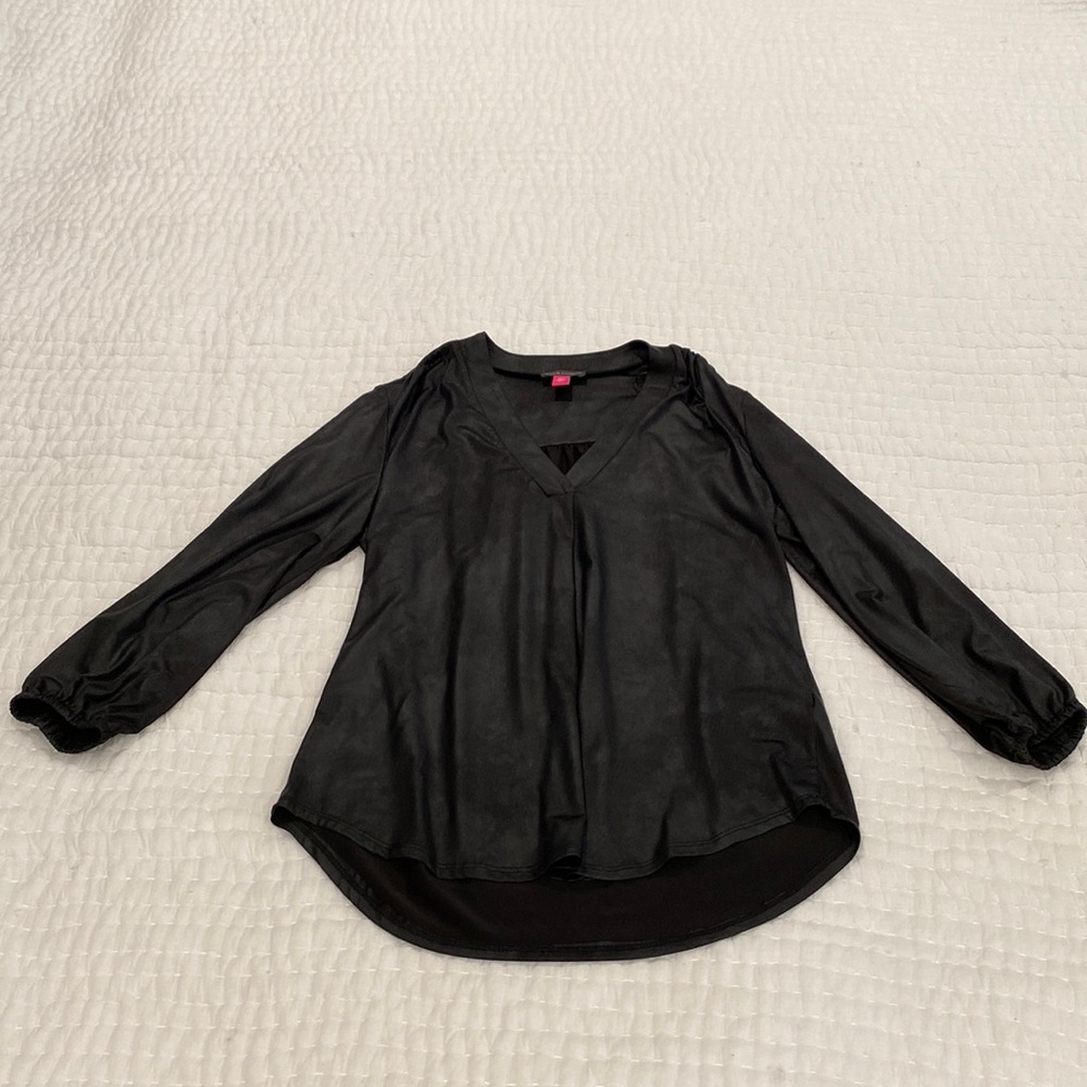 Vince Camuto XXS black coated V-Neck Top